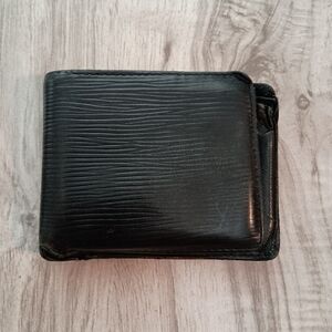 Authentic LOUIS VUITTON EPI LEATHER MENS BIFOLD WALLET BLACK